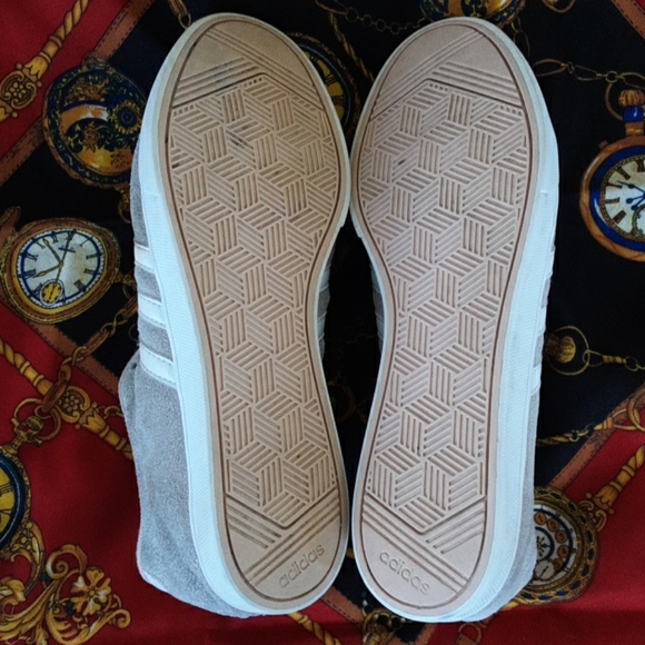 Classic Adidas Lace-up Sneakers - Picture 7 of 8